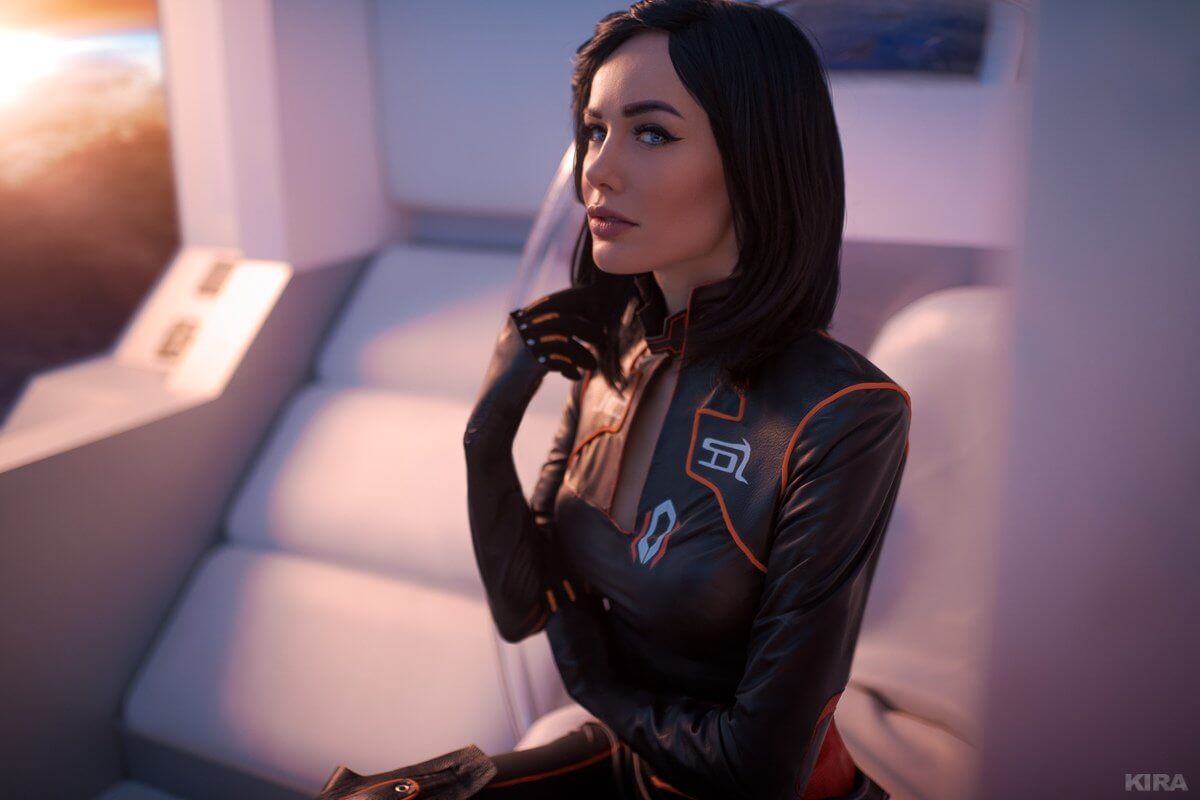 Модель Maria Hanna в образе Миранды Лоусон из Mass Effect