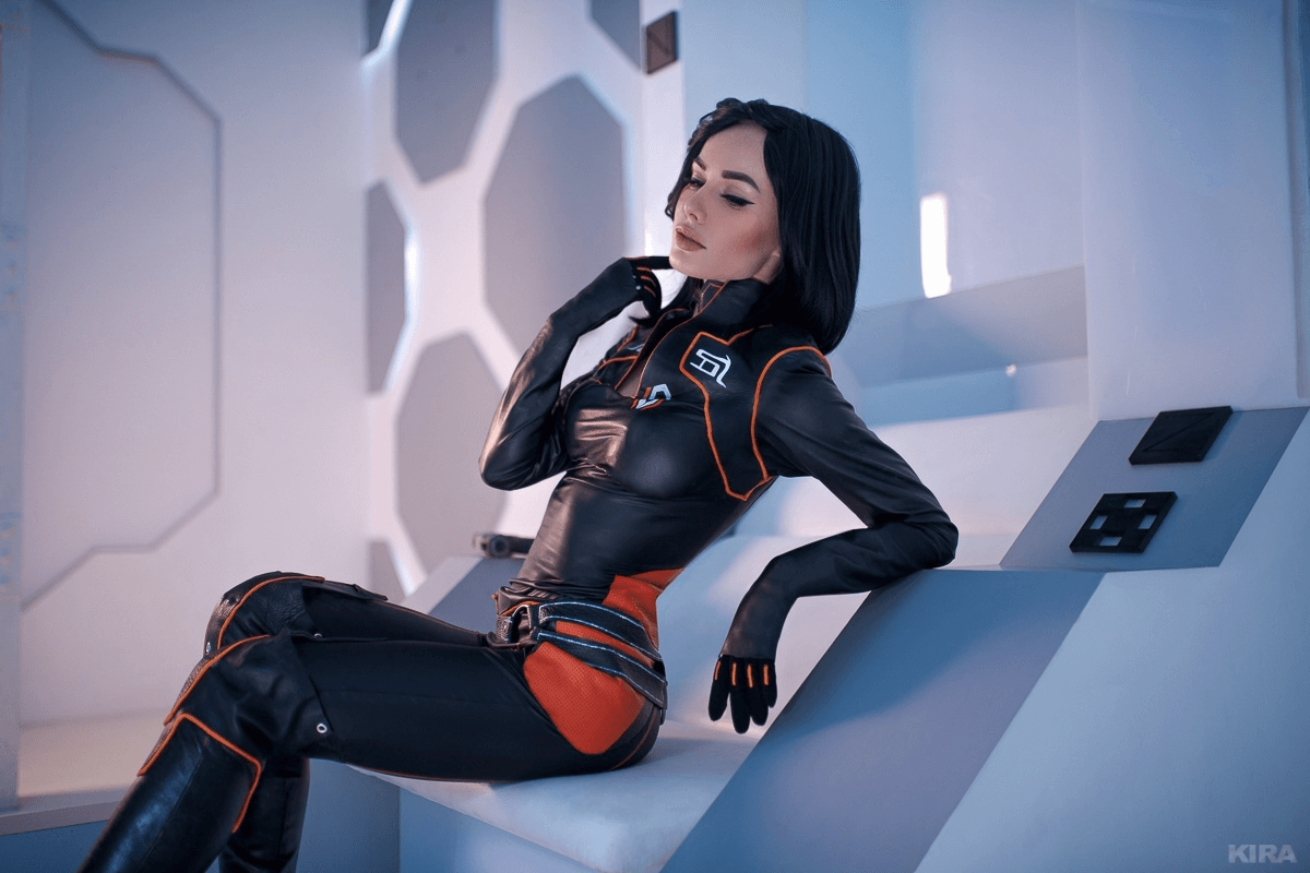 Косплей на Миранду из Mass Effect