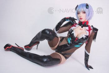 Полуголая ShiroKitsune в образе Rei Ayanami из аниме Evangelion